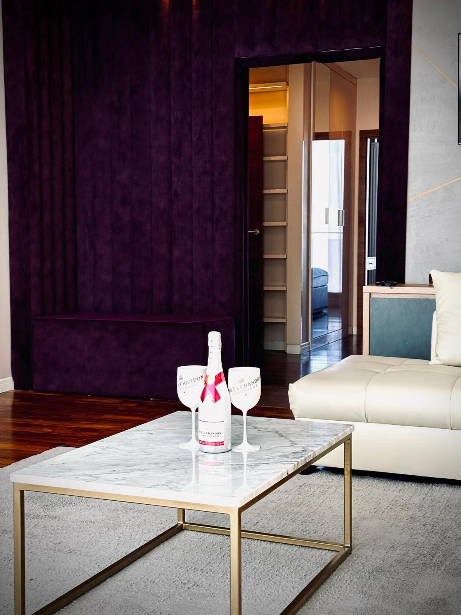 Secretface Penthouse Grojecka 120m2 Z Tarasem 40m2 Lägenhet Warszawa